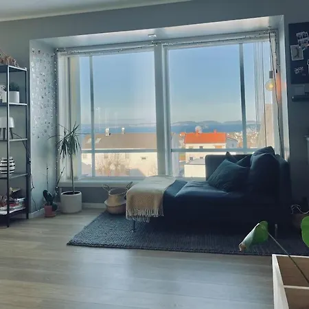 Familiebolig Med Nydelig Utsikt