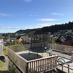 アパート Familiebolig Med Nydelig Utsikt