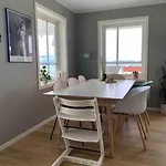 Familiebolig Med Nydelig Utsikt アパート トロンハイム
