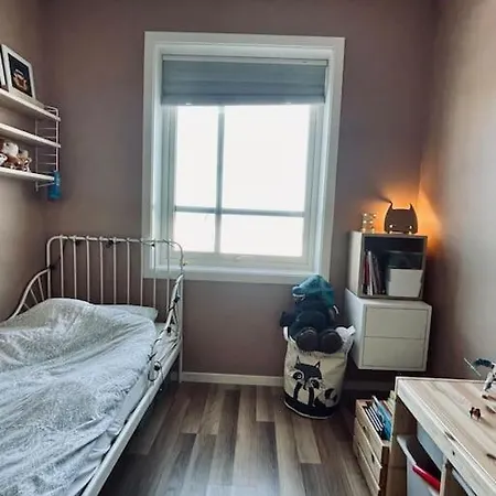 Familiebolig Med Nydelig Utsikt 아파트 *